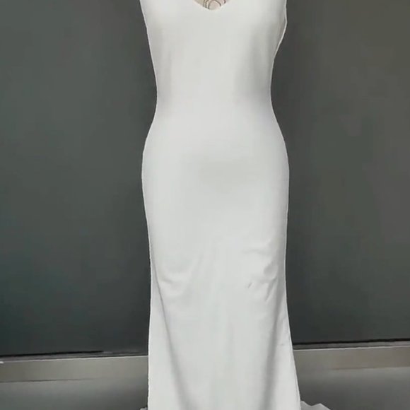 V Neck Mermaid Wedding Dress with Button back - Picture 5 of 16